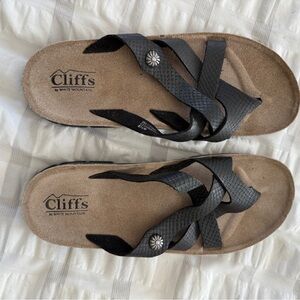 Cliffs by WHITE MOUNTAIN Black Textured Sandals